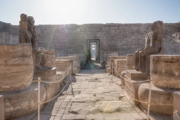 룩 소 르에서 Medinet Habu 사원 — 스톡 사진