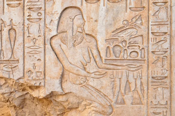 Bas relevo em Medinet Habu templo, Luxor, Egito — Fotografia de Stock
