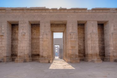 Bir Luksor Tapınağı medinet habu dikmesi