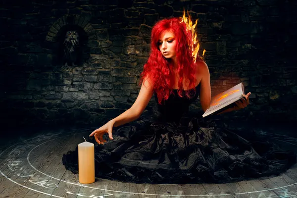 Sorceress trying to create fire — Stock Photo, Image