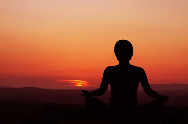 Zonsopgang yoga — Stockfoto