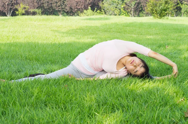 Mujer Yoga —  Fotos de Stock