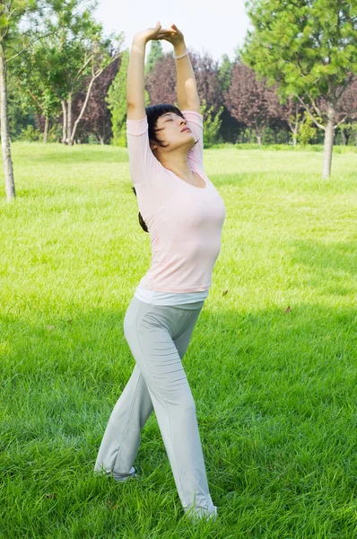 Yoga kvinna — Stockfoto