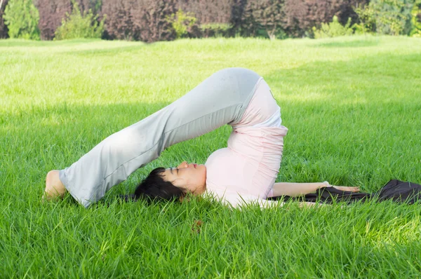 Yoga kvinna — Stockfoto