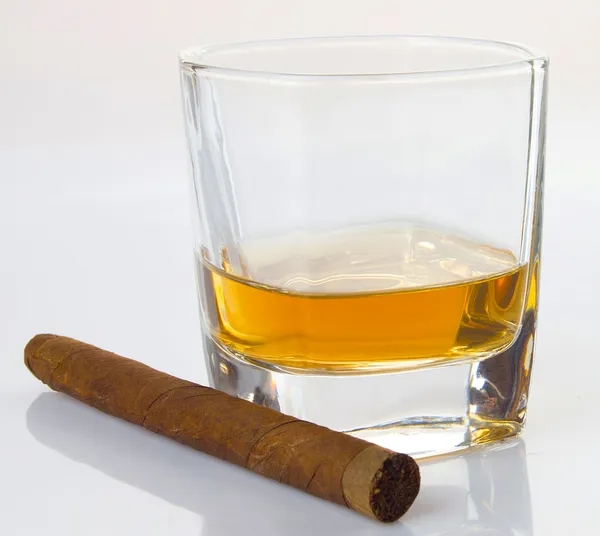 Doutníky a whiskey — Stock fotografie