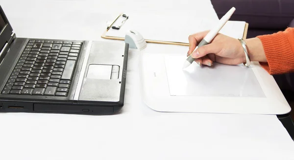 Hands on graphic tablet — Stock Photo, Image