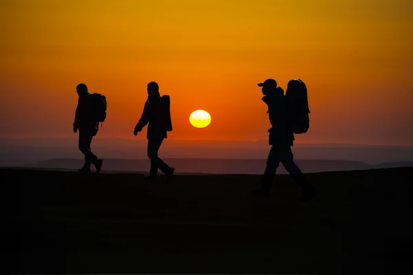 Walking in the sunglow hikers — Stock Photo, Image