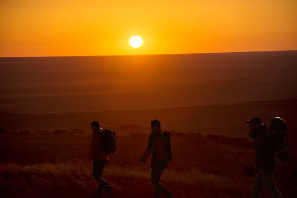 Walking in the sunglow hikers — Stock Photo, Image