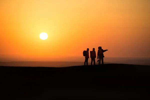 Three hikers and chaoyang — Stock Photo, Image