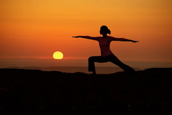 Outdoor sunrise yoga girl — Stock Photo, Image