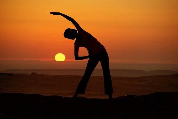 Açık sunrise yoga-kız — Stok fotoğraf