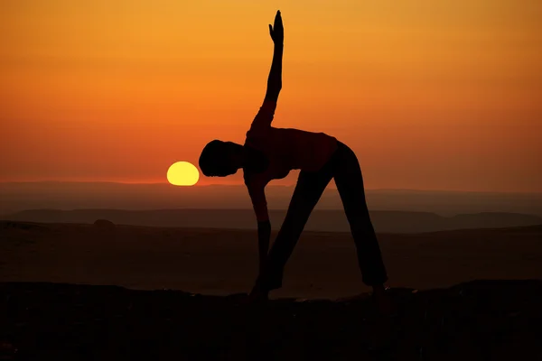 Outdoor sunrise yoga girl — Stock Photo, Image
