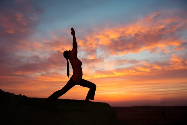 Outdoor sunrise yoga girl — Stock Photo, Image