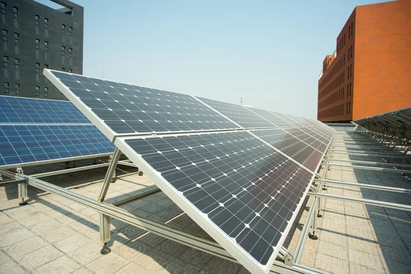 Central de energía solar en la azotea —  Fotos de Stock