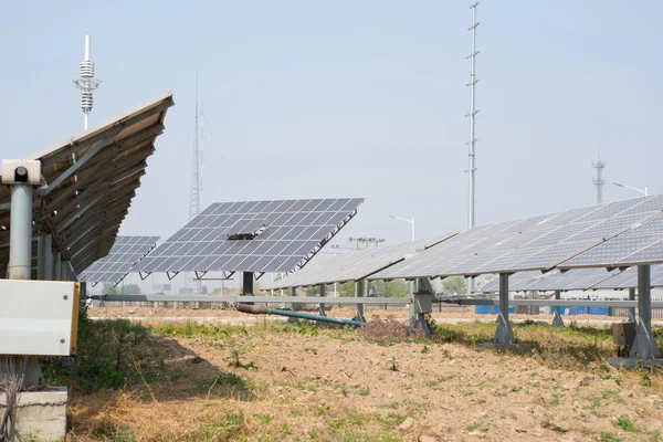 Planta fotovoltaica —  Fotos de Stock