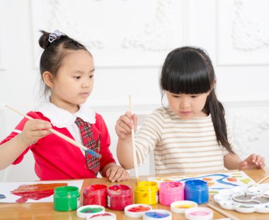 küçük kız boyama 