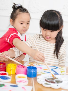 küçük kız boyama 