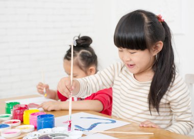 küçük kız boyama 