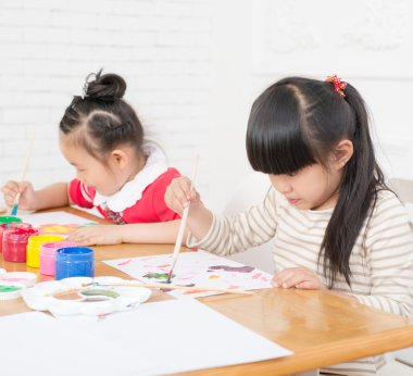 küçük kız boyama 