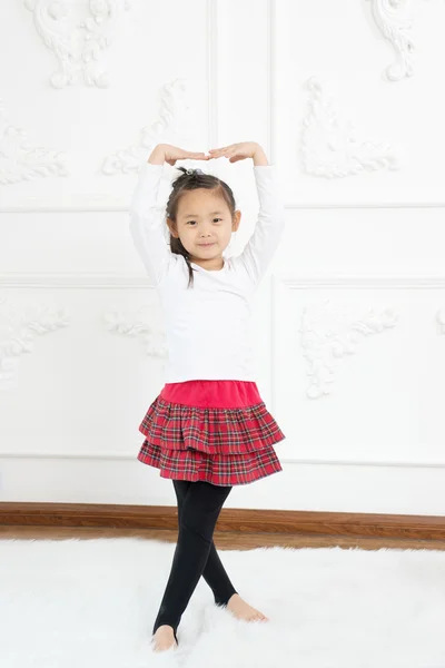 Dziewczyna praktykowania tańca — Zdjęcie stockowe
