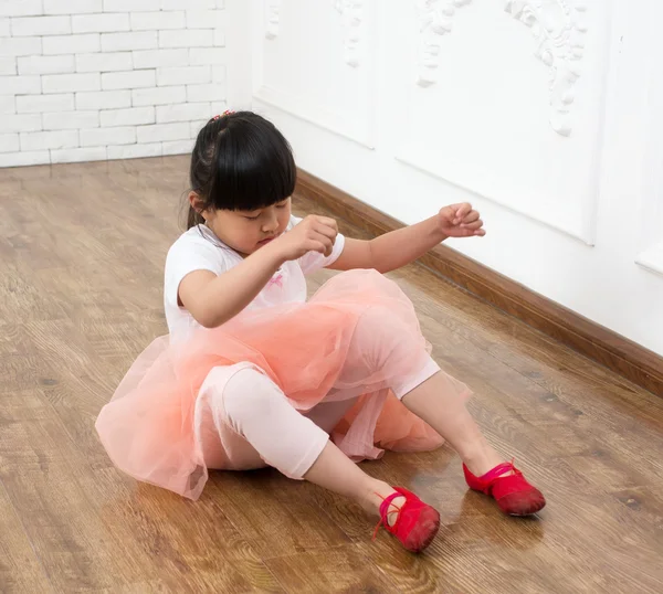 Dziewczyna praktykowania tańca — Zdjęcie stockowe