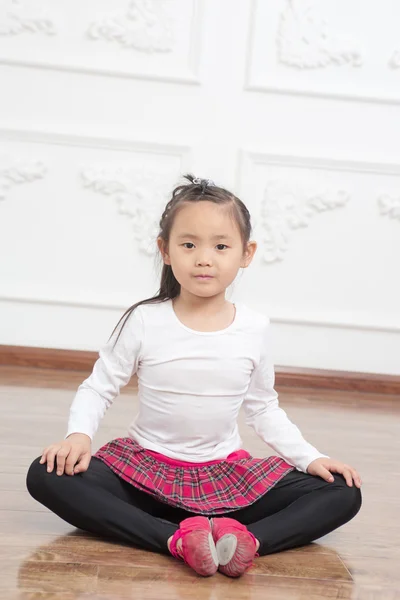 Girl practicing dance — Stock Photo, Image