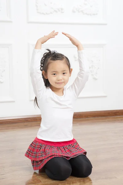 Girl practicing dance — Stock Photo, Image