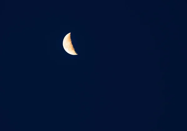 Luna Está Cielo Nocturno —  Fotos de Stock