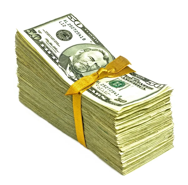 एक रिबन में बंधे हुए न्यू संयुक्त राज्य अमेरिका मुद्रा का ढेर पचासवां — स्टॉक फ़ोटो, इमेज