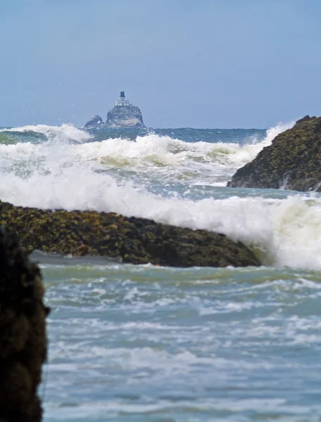 Offshore lighthouse on the Oregon Coast nicknamed "Terrible Tilly" — Stock Photo, Image