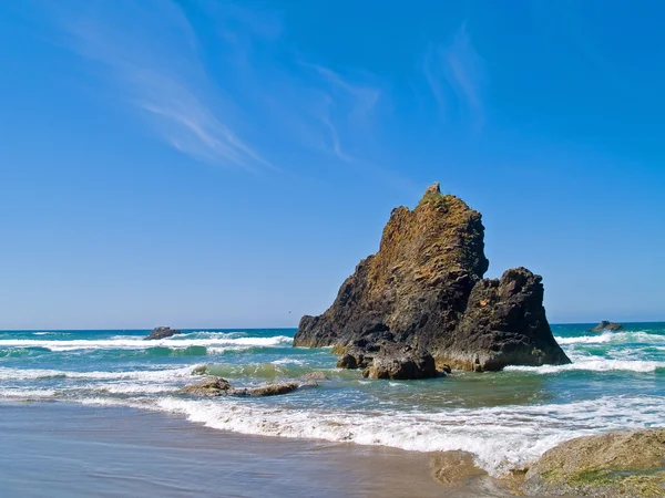 Členité skalnaté Arkádie pláž na oregonském pobřeží — Stock fotografie