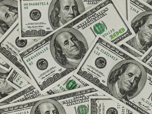 Uma pilha de notas de cem dólares como fundo de dinheiro — Fotografia de Stock