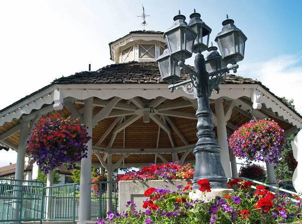 Fiori che adornano le strade di Leavenworth WA USA — Foto Stock