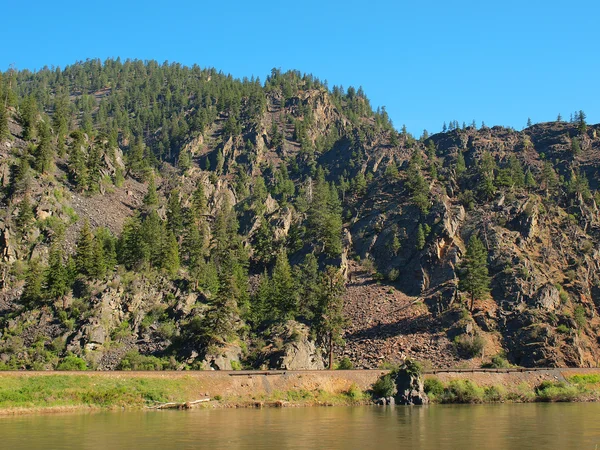 Wide Mountain River Cuts a Valley - Clark Fork River Montana Estados Unidos — Foto de Stock