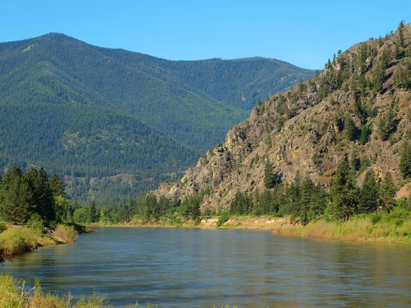 Wide Mountain River Cuts a Valley - Clark Fork River Montana USA — Stock Photo, Image