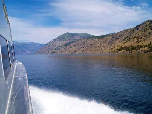 Wake in the Water sul lago Chelan Washington Stati Uniti — Foto Stock