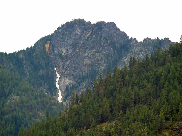 Gunung Glacial yang Menghadap Danau Chelan di Negara Bagian Washington Amerika Serikat — Stok Foto