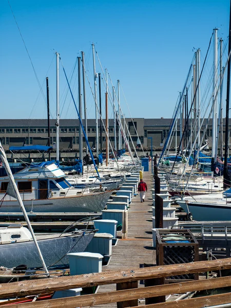 Lodě zakotvila v přístavu san francisco — Stock fotografie