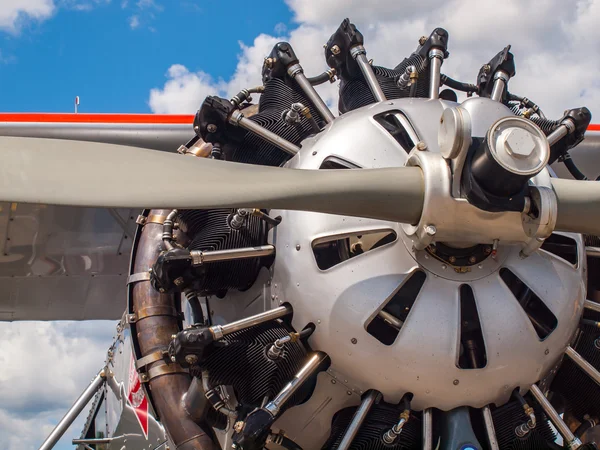 Aviones de hélice amarilla — Foto de Stock