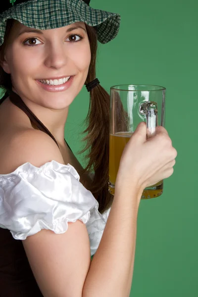 Donna irlandese con birra — Foto Stock