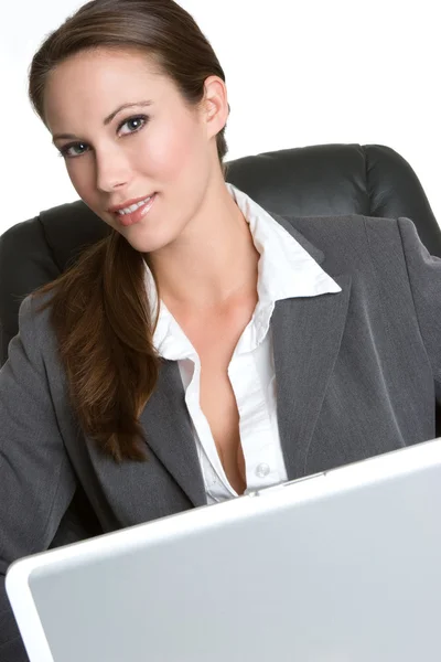 Donna d'affari utilizzando il computer portatile — Foto Stock