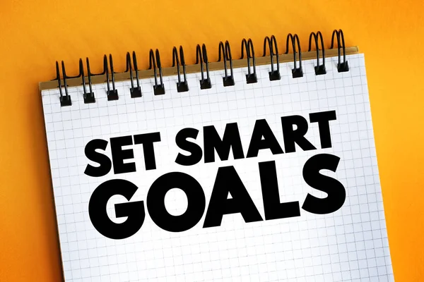 Akıllı Hedefler metnini not defterine, kavram arka grubuna ayarla