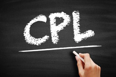 CPL Cost Per Lead - reklam fiyatlandırma modeli, reklamcının teklifiyle ilgilenen bir tüketicinin imzasını ödediği, karatahta üzerindeki kısaltma metin konsepti