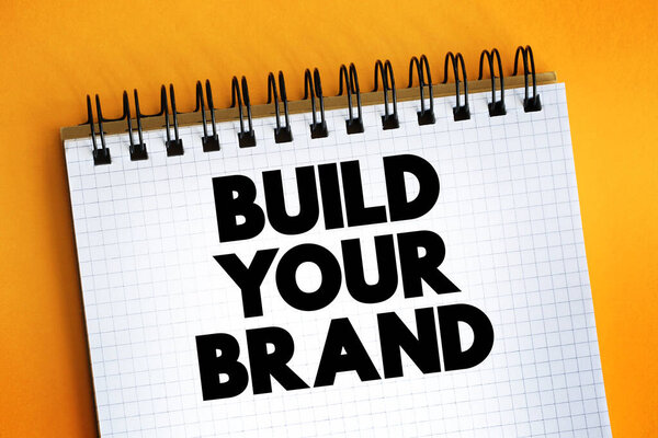 Создание текста бренда на блокноте, концептуальном фоне