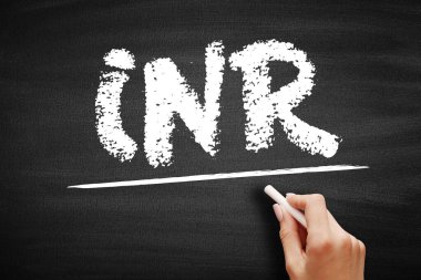 INR Uluslararası Normalleştirilmiş Oranı - kanın pıhtılaşma zamanını ölçer, kısaltma metni tahtada