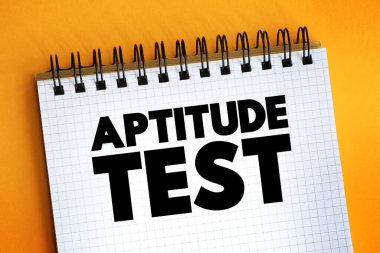 Yetenek Testi - bir adayın bilişsel yeteneğini veya kişiliğini belirlemek için kullanılan değerlendirme, not defterindeki metin kavramı