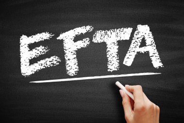 EFTA Avrupa Serbest Ticaret Derneği - dört Avrupa ülkesinden oluşan bölgesel ticaret örgütü ve serbest ticaret alanı: İzlanda, Lihtenştayn, Norveç ve İsviçre, kara tahta üzerindeki kısaltma metni