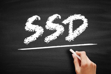 SSD Katı Durum Sürücüsü - verileri sürekli olarak, tipik olarak flaş bellek ve kısaltma metni kullanarak karatahta depolamak için entegre devre toplantılarını kullanan katı hal depolama aygıtı