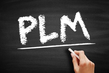 PLM Product Lifecycle Management - mühendislik, tasarım ve imalat yoluyla bir ürünün tüm yaşam döngüsünü yönetme süreci, karatahta üzerindeki kısaltma metni