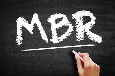 MBR Master Boot Record - bir işletim sisteminin nasıl ve nerede olduğunu belirleyen herhangi bir sabit diskin birinci sektöründeki bilgi, karatahta kısaltma metin kavramı